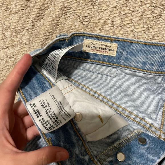 Levi’s 501 Shorts - Picture 3 of 4